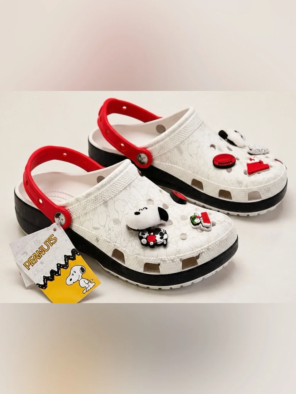 Crocs x Peanuts Snoopy Classic Clog Multi Jibbitz New in Box
